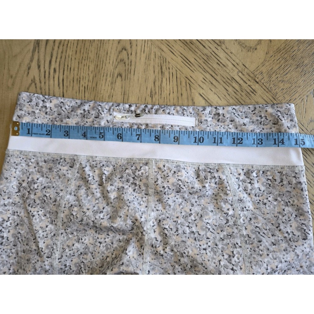 Lululemon Leggings Womens Size 8 Gray Flower Capri Pants Yoga Running Workout - Picture 3 of 10